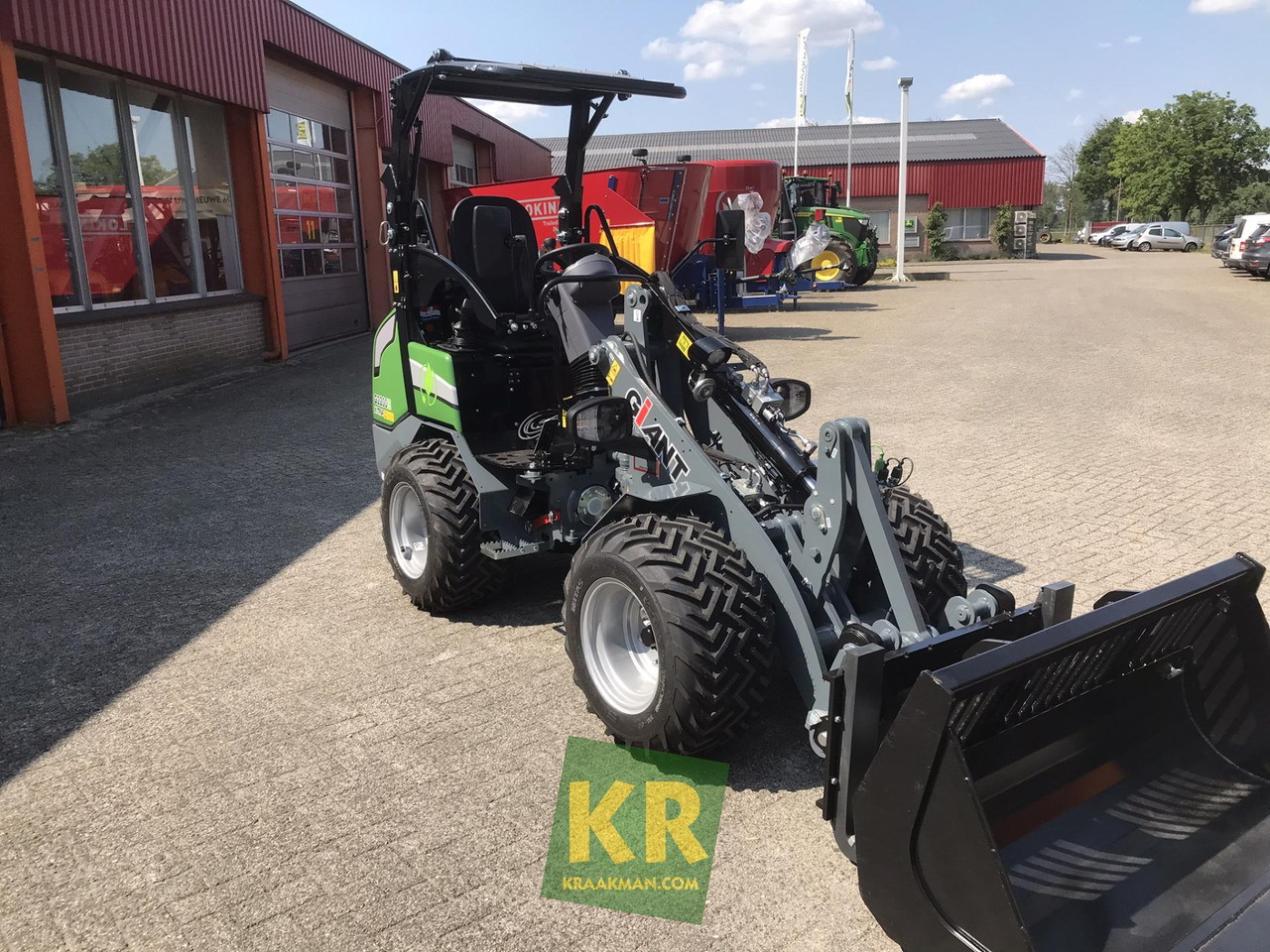 Giant G2200E - Compact loader: picture 2 Giant G2200E - Compact loader: picture 2