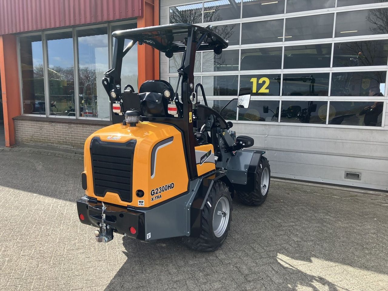 Giant G2300 X-tra HD - Compact loader: picture 4 Giant G2300 X-tra HD - Compact loader: picture 4