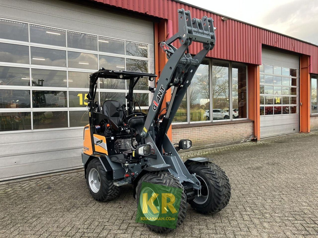Giant G2300 X-tra HD - Compact loader: picture 3 Giant G2300 X-tra HD - Compact loader: picture 3