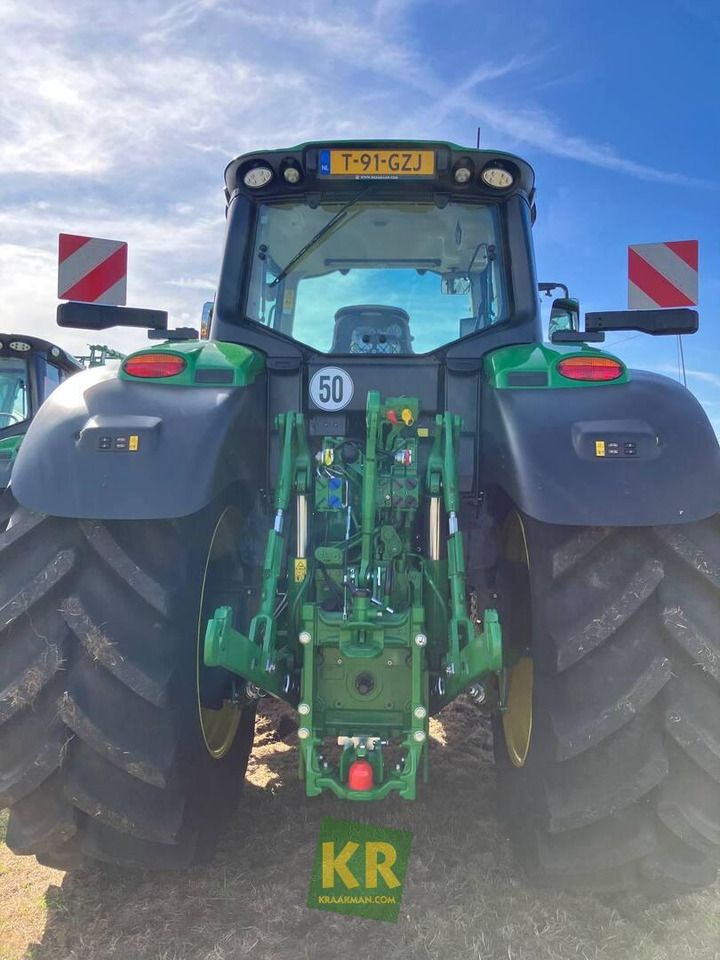 John Deere 6M 220 - Farm tractor: picture 5 John Deere 6M 220 - Farm tractor: picture 5