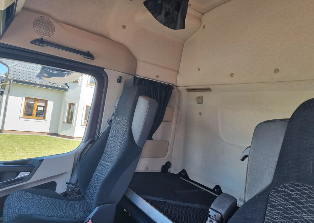 Curtainsider truck Mercedes-Benz Actros 1836: picture 6