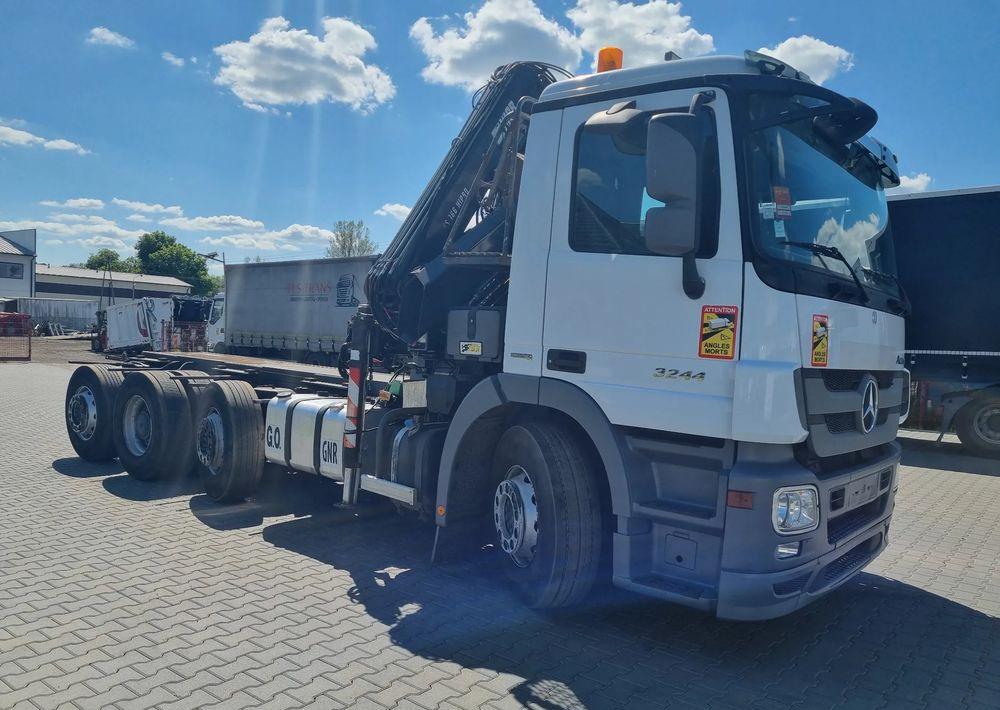 Mercedes-Benz Actros 3244 - Crane truck: picture 2 Mercedes-Benz Actros 3244 - Crane truck: picture 2