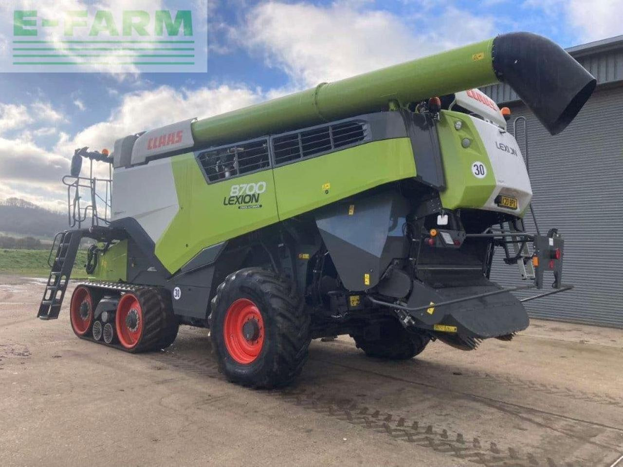 CLAAS LEXION 8700TT - Combine harvester: picture 2 CLAAS LEXION 8700TT - Combine harvester: picture 2