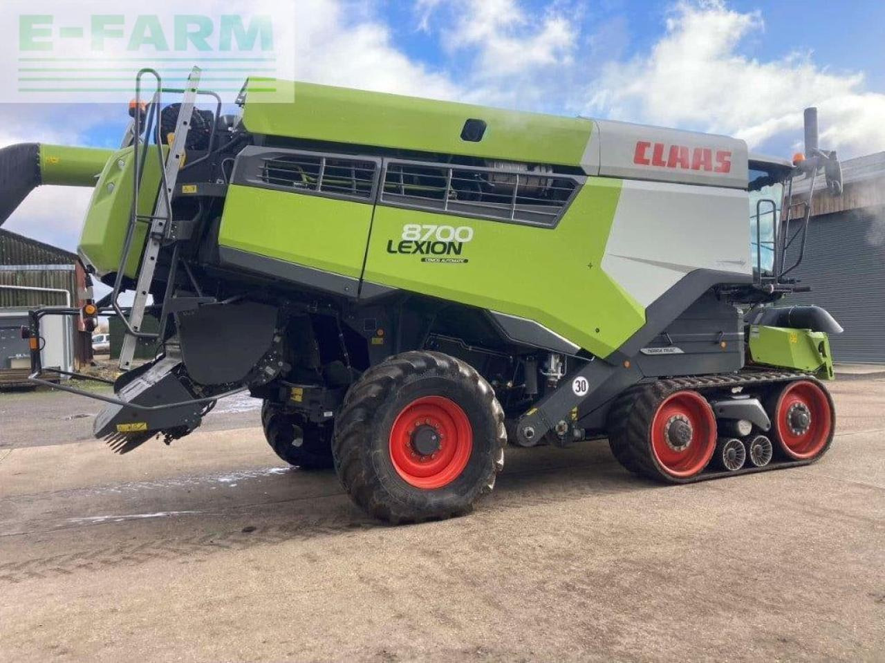 CLAAS LEXION 8700TT - Combine harvester: picture 3 CLAAS LEXION 8700TT - Combine harvester: picture 3