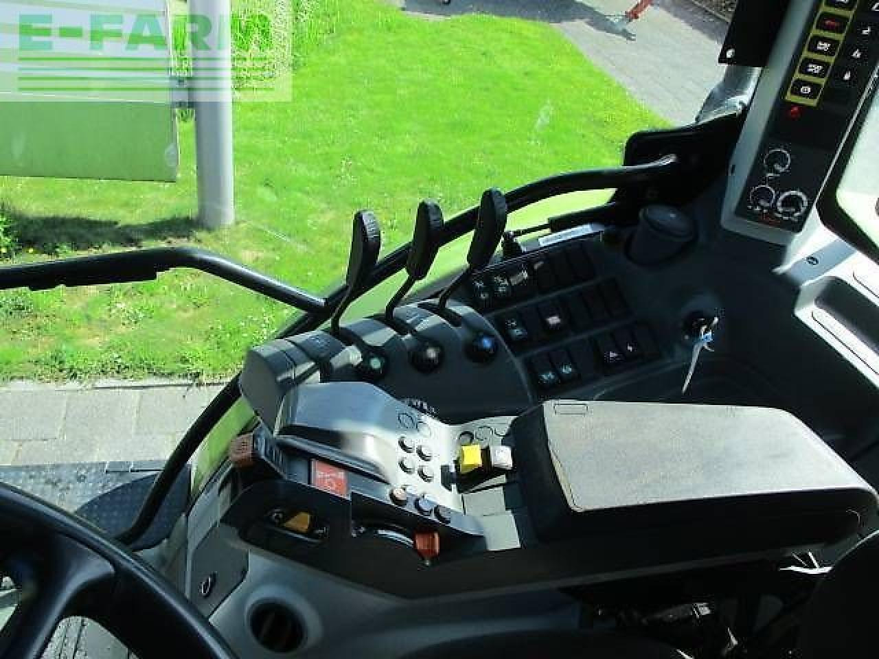 Farm tractor CLAAS arion 520: picture 7