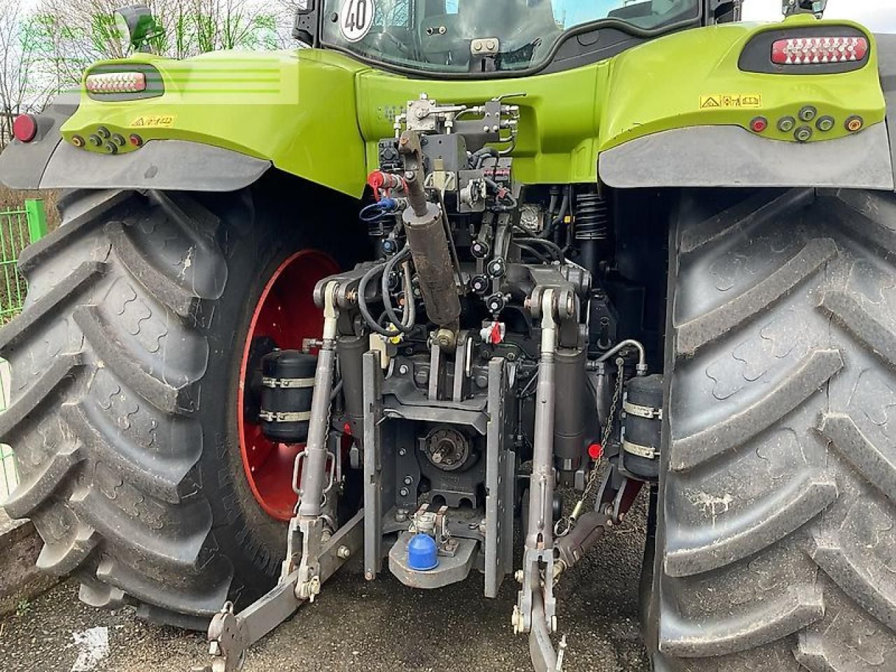 CLAAS axion 810 cmatic - Farm tractor: picture 3 CLAAS axion 810 cmatic - Farm tractor: picture 3