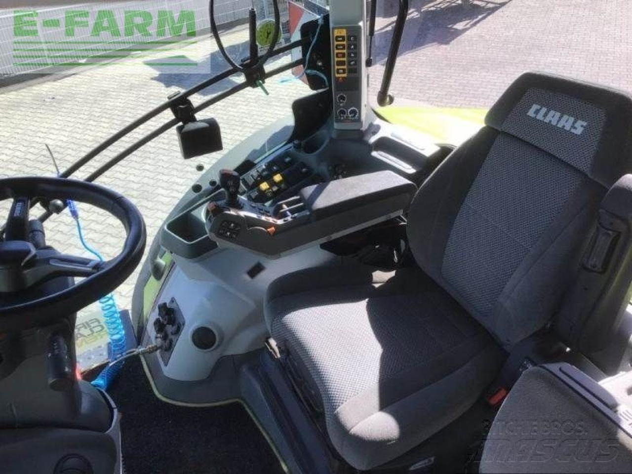 Farm tractor CLAAS axion 850: picture 7