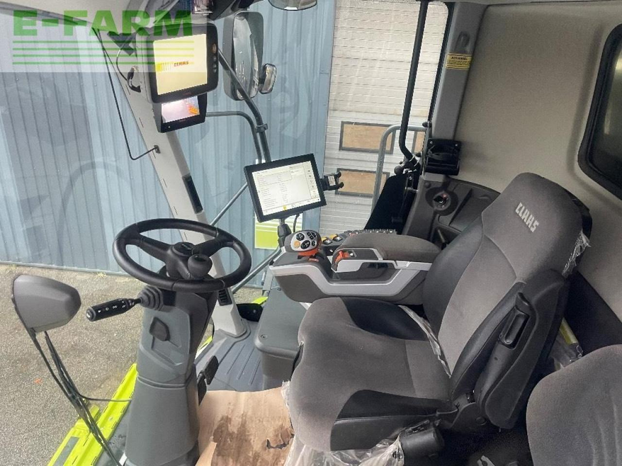 Combine harvester CLAAS lexion 8700 terra trac: picture 12