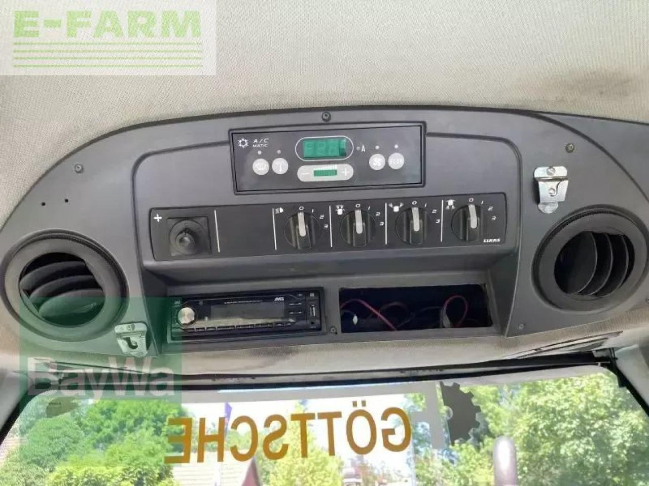 Farm tractor CLAAS xerion 3800 vc: picture 11