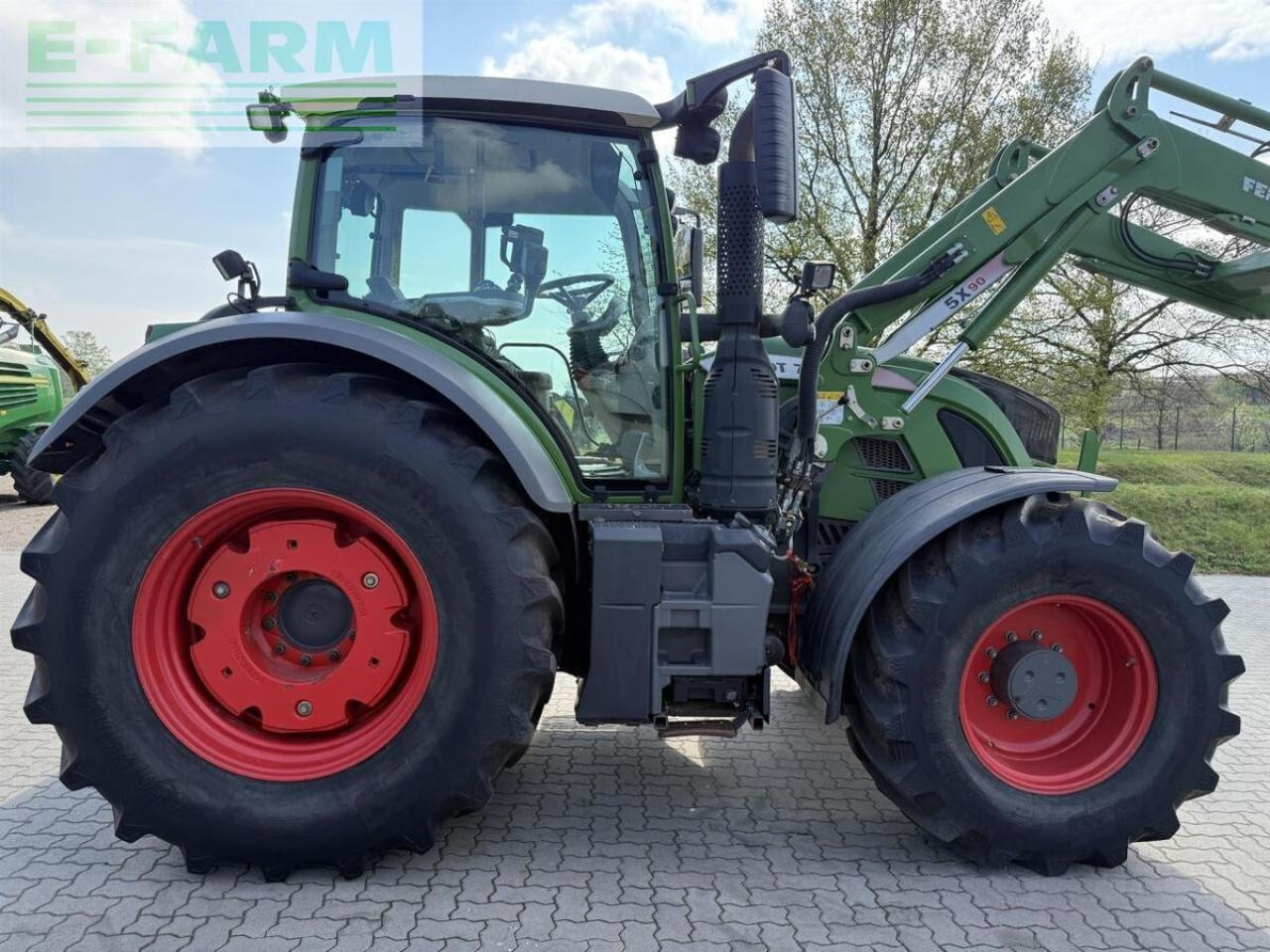 Farm tractor Fendt 724 power: picture 6