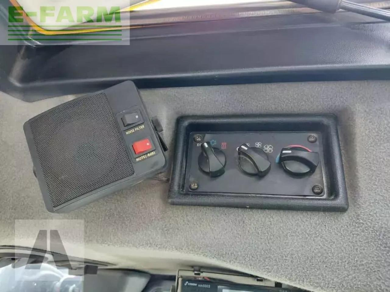 Farm tractor JCB fastrac 3230: picture 19