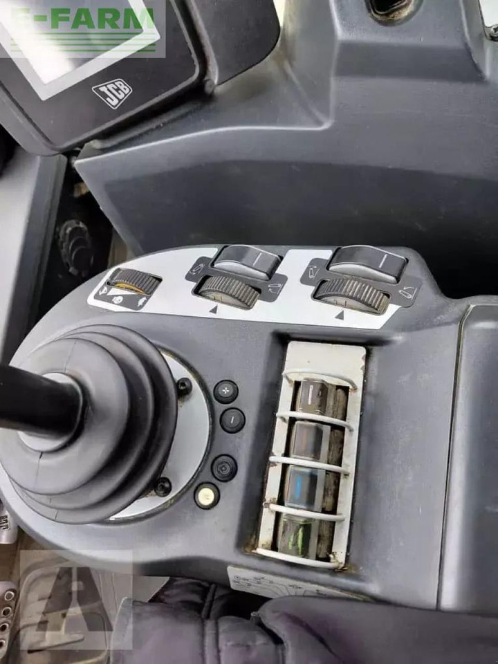 Farm tractor JCB fastrac 3230: picture 20