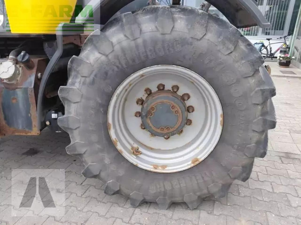 Farm tractor JCB fastrac 3230: picture 9