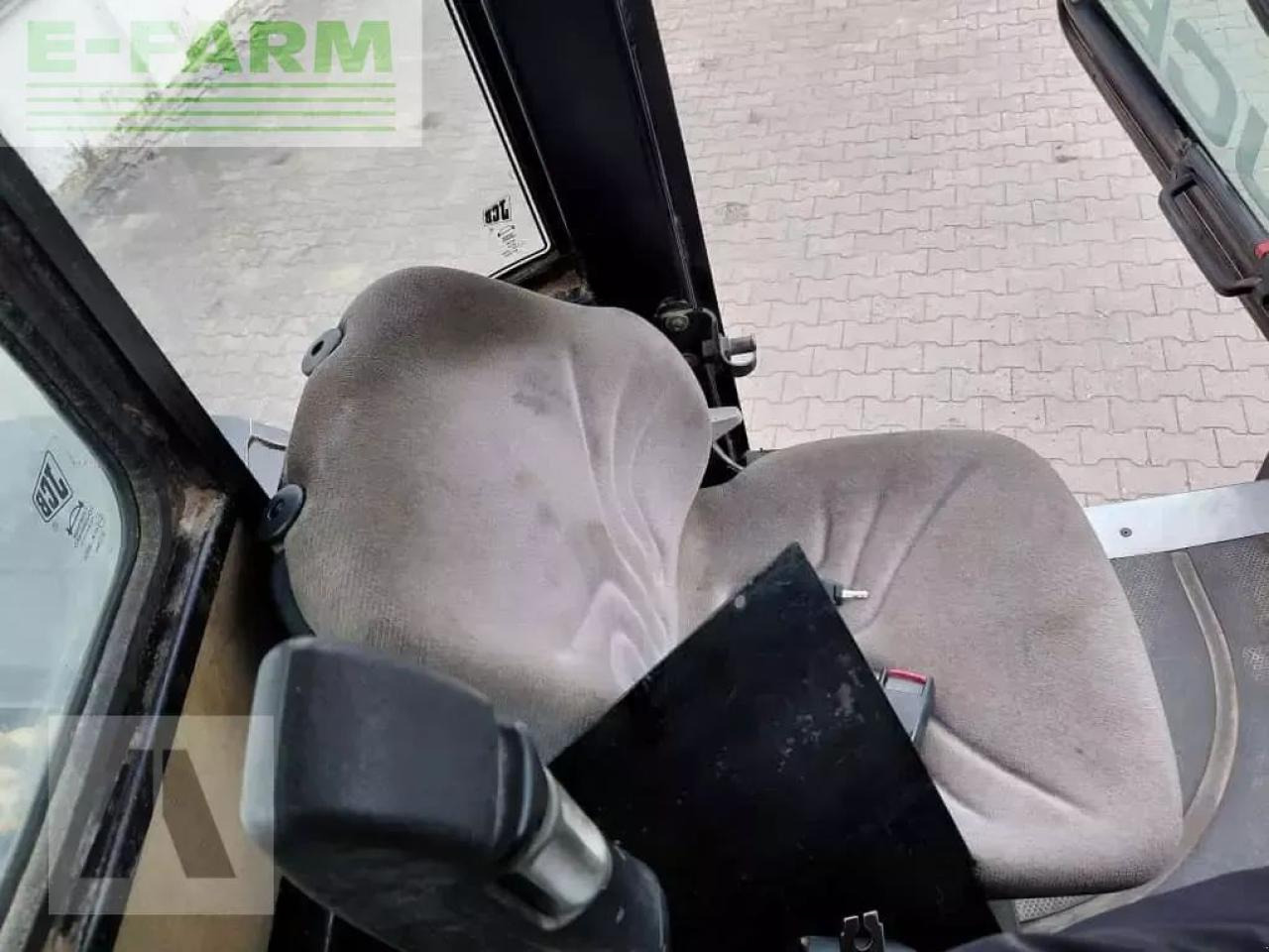 Farm tractor JCB fastrac 3230: picture 14