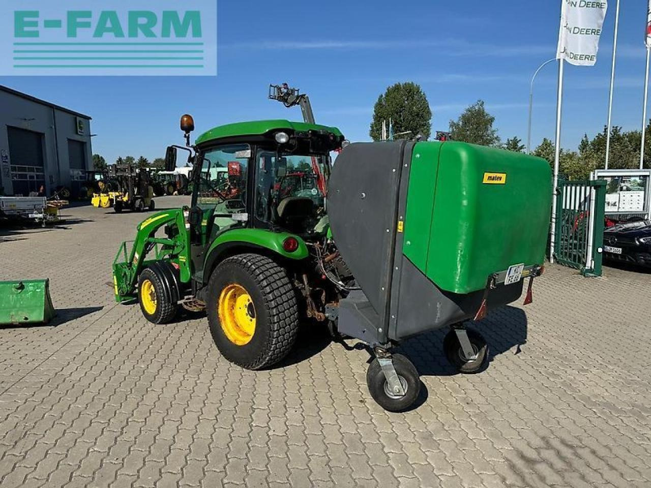 John Deere 3720 - Farm tractor: picture 3 John Deere 3720 - Farm tractor: picture 3