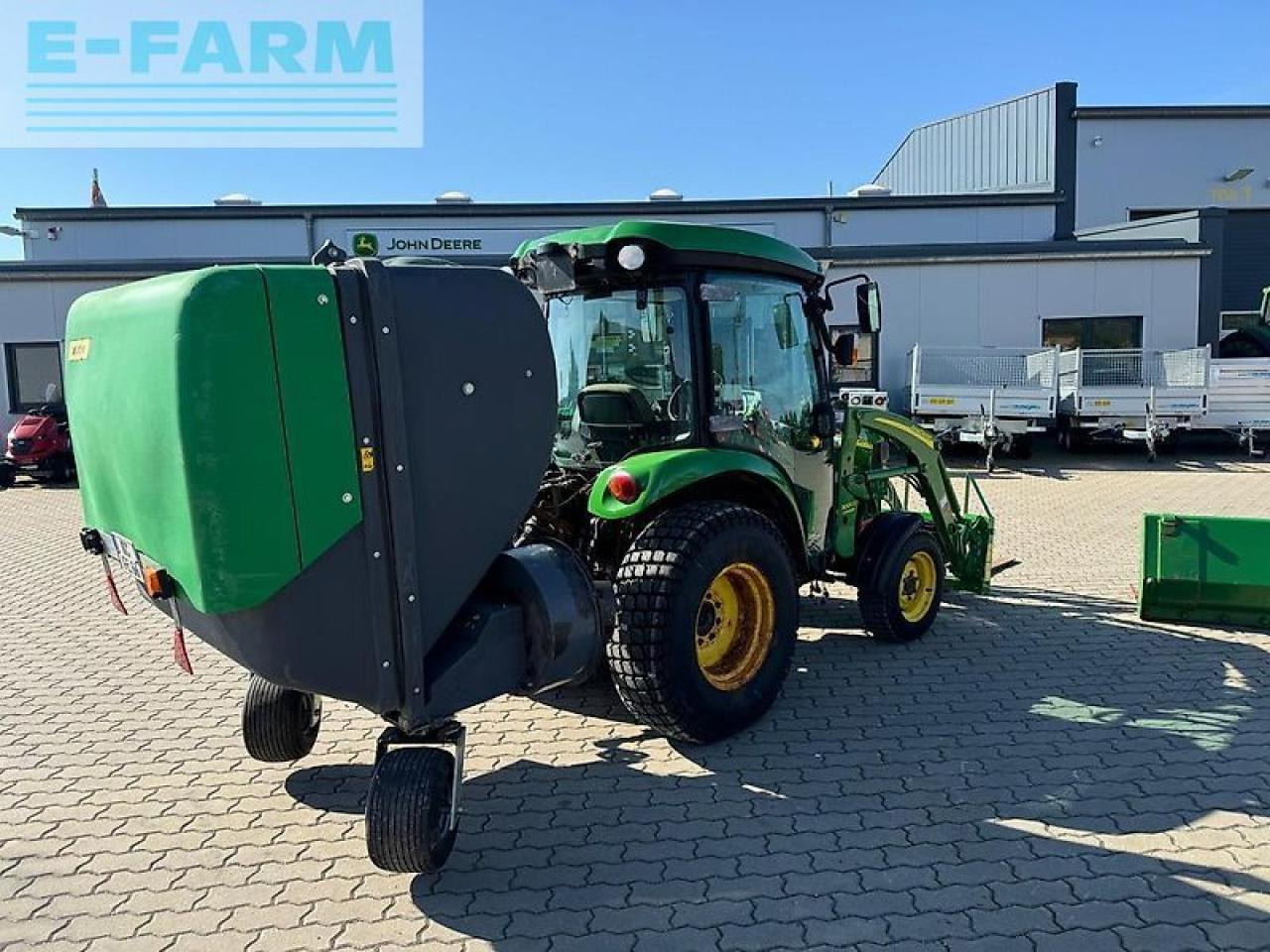 John Deere 3720 - Farm tractor: picture 4 John Deere 3720 - Farm tractor: picture 4