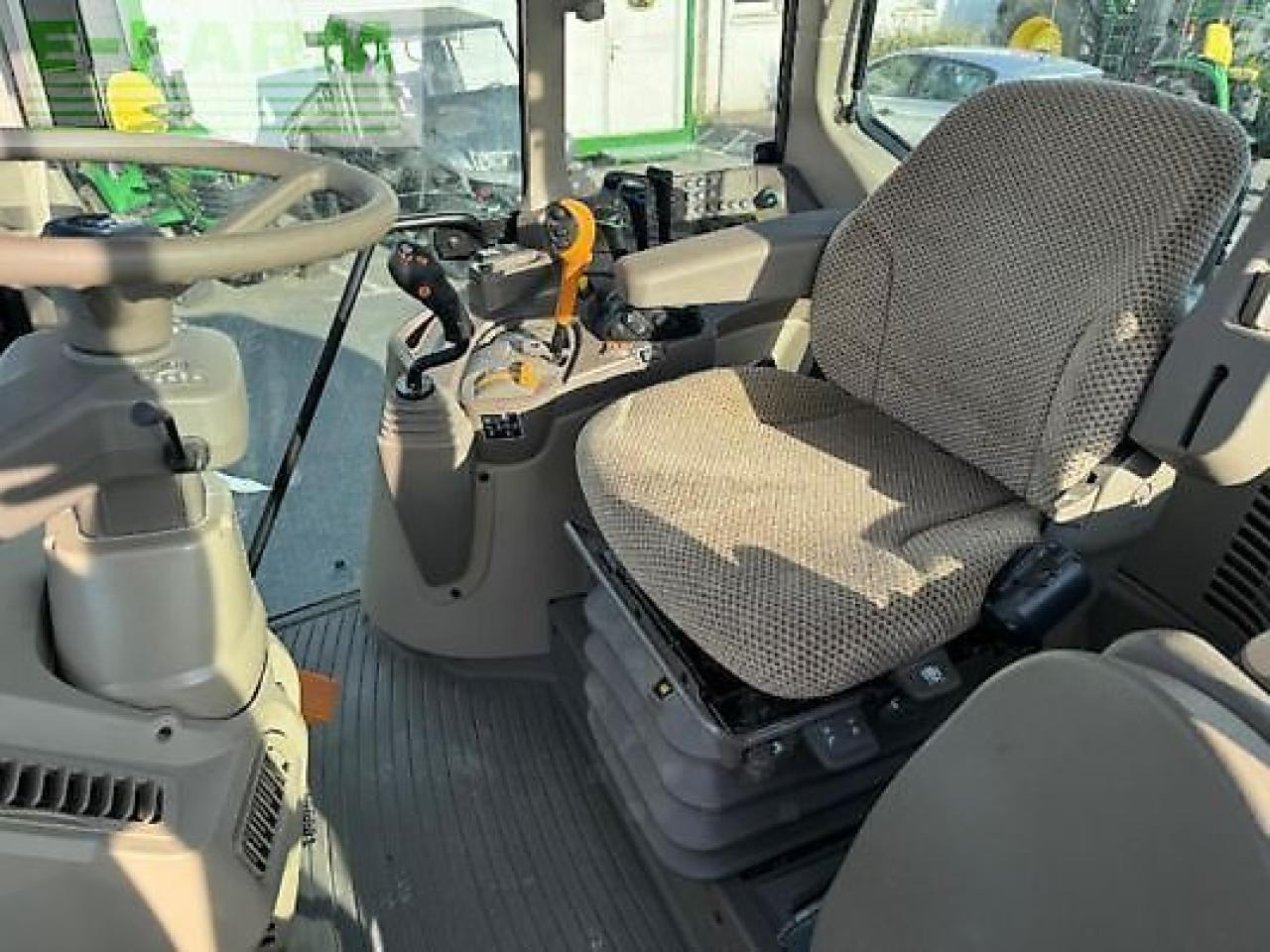 Farm tractor John Deere 6100m: picture 8