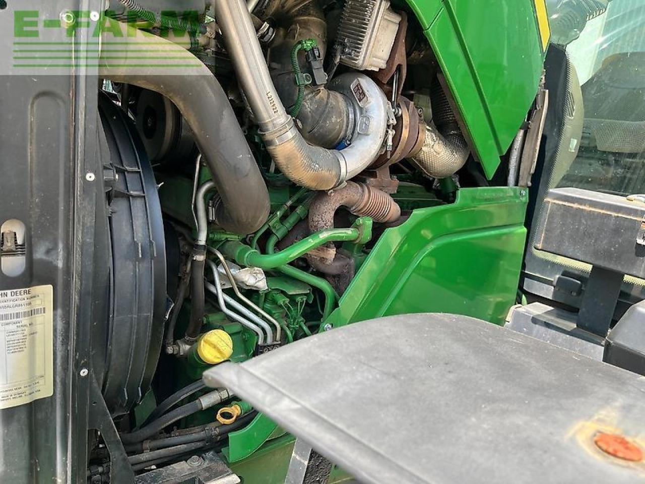 Farm tractor John Deere 6155 r: picture 15