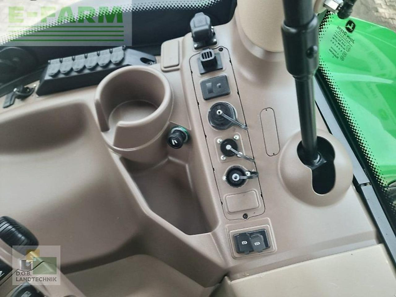 Farm tractor John Deere 6155r: picture 23