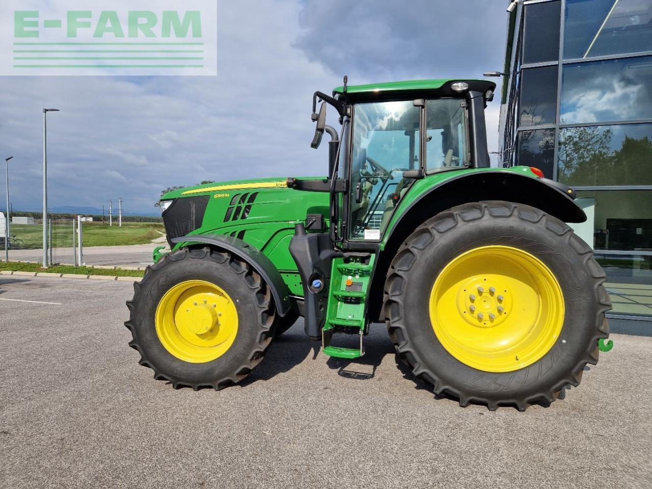 John Deere 6195M - Farm tractor: picture 2 John Deere 6195M - Farm tractor: picture 2