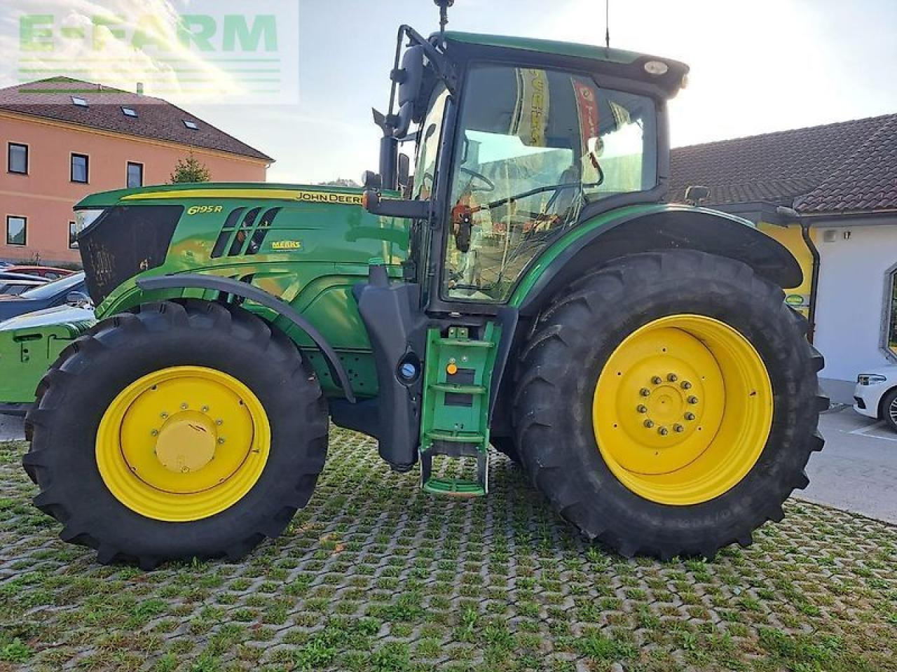 Farm tractor John Deere 6195r: picture 9
