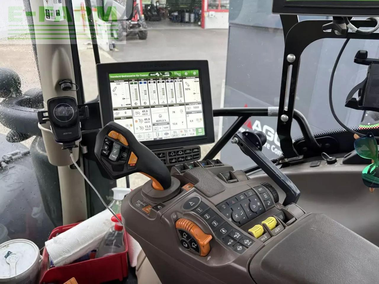 Farm tractor John Deere 6250r: picture 18