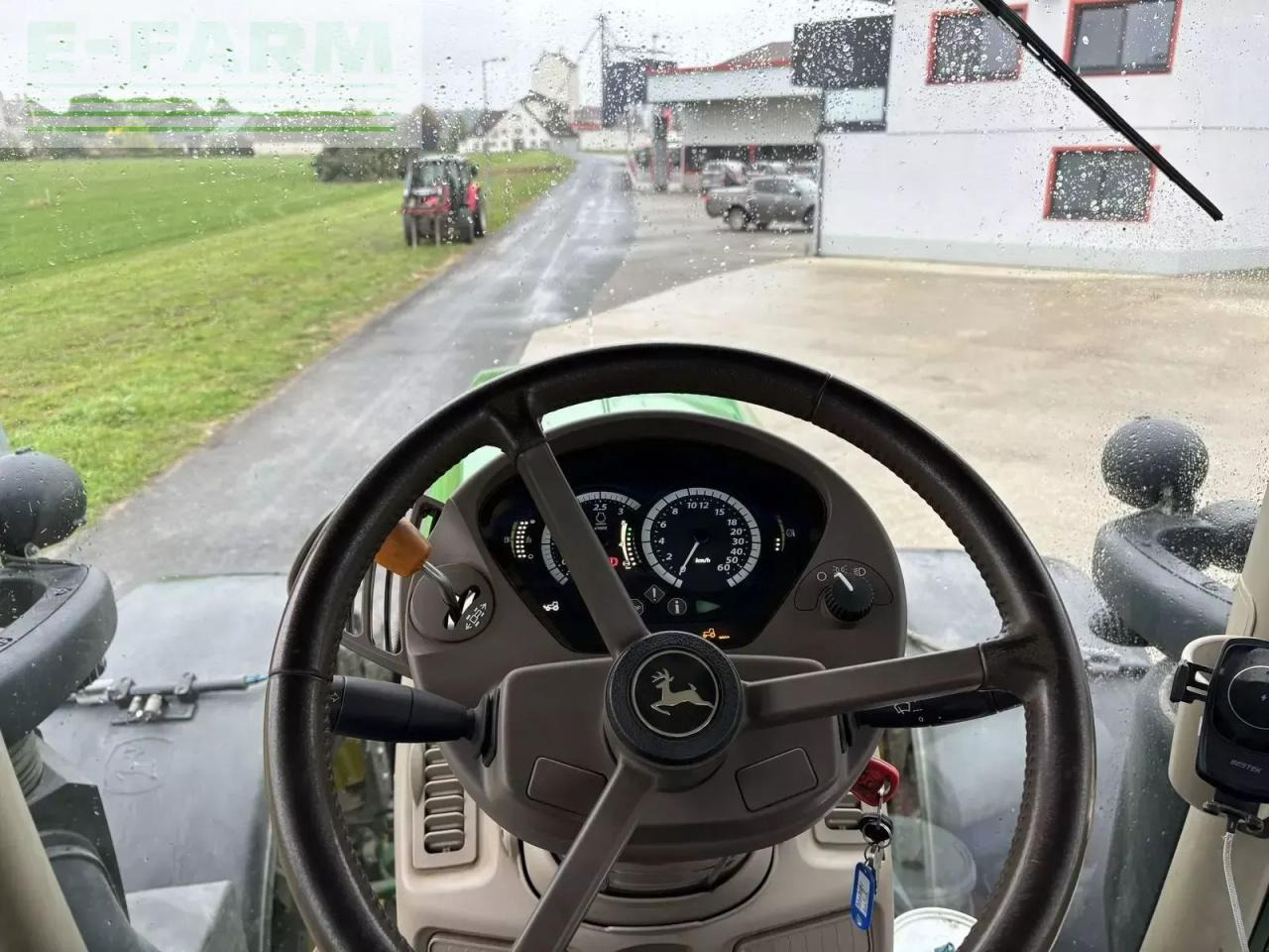 Farm tractor John Deere 6250r: picture 21