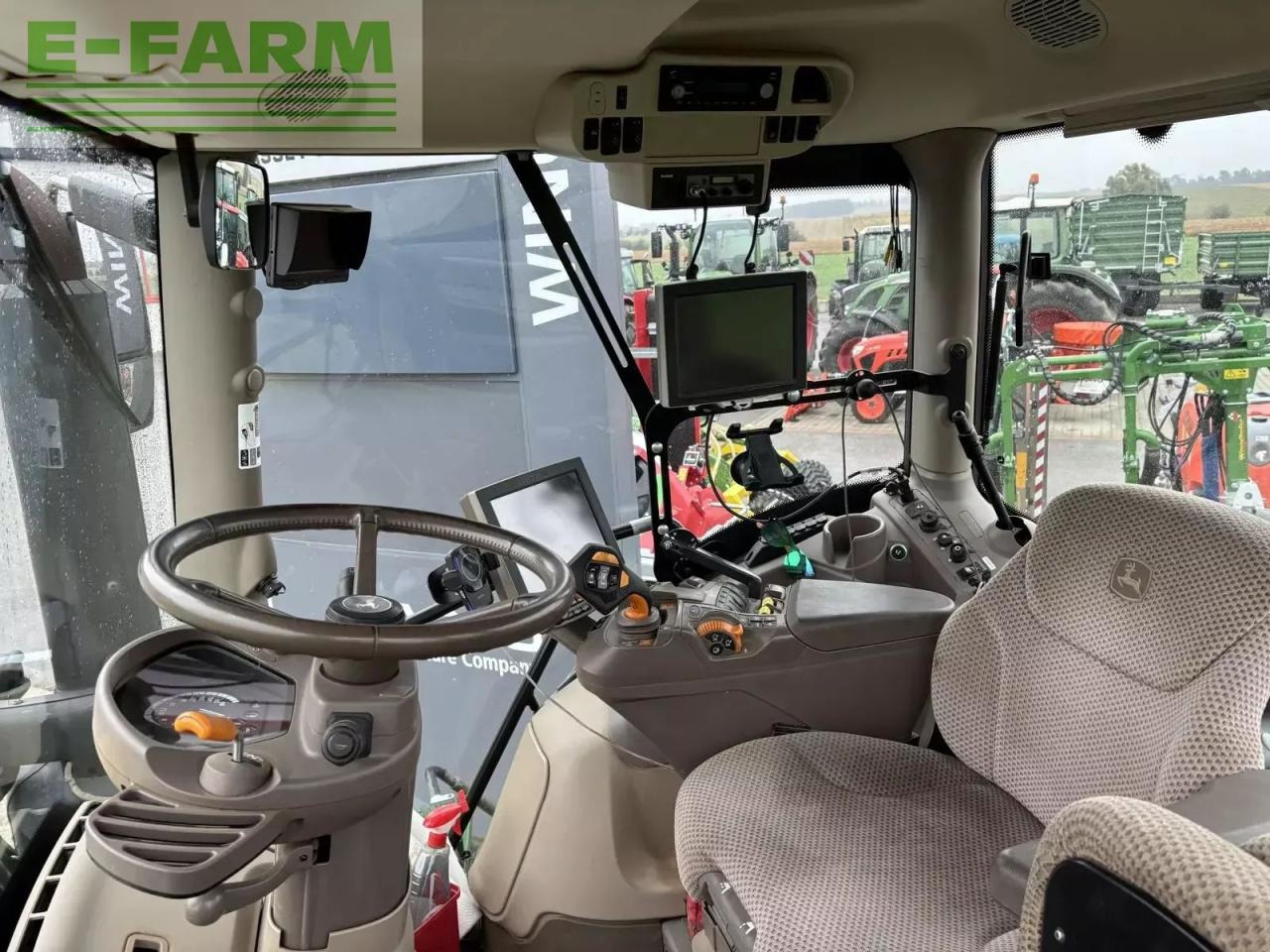 Farm tractor John Deere 6250r: picture 16