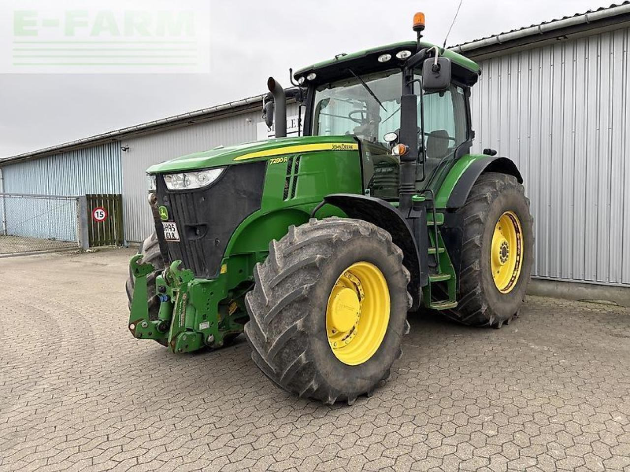 Farm tractor John Deere 7280r: picture 10