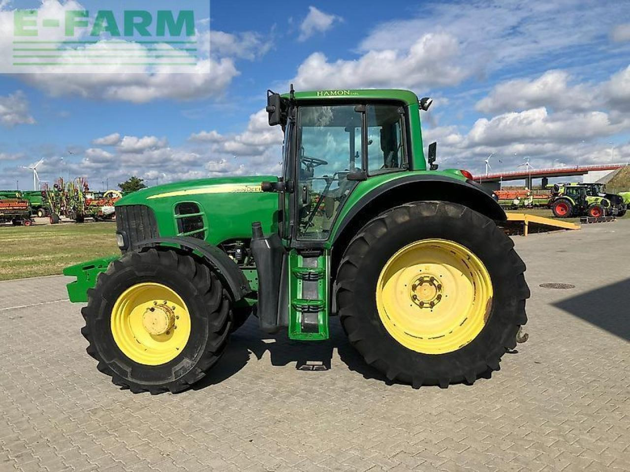 Farm tractor John Deere 7430: picture 6