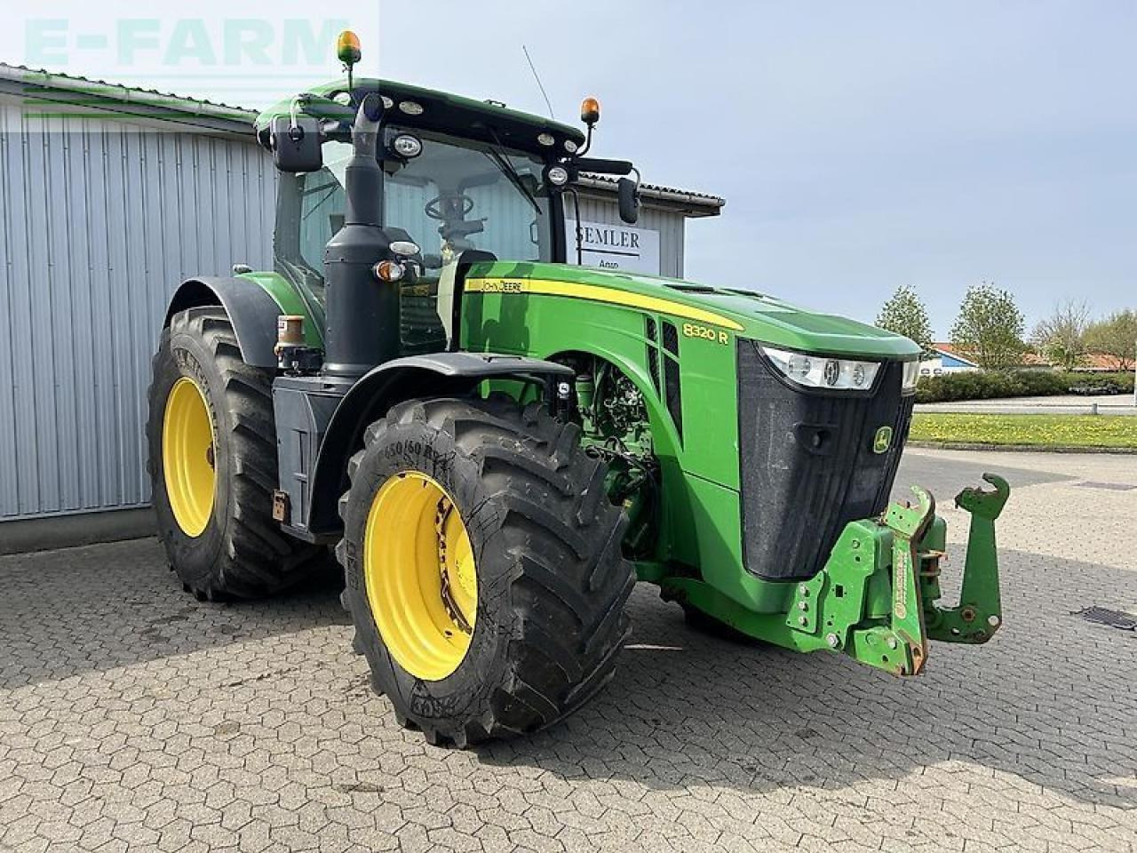 Farm tractor John Deere 8320r: picture 8
