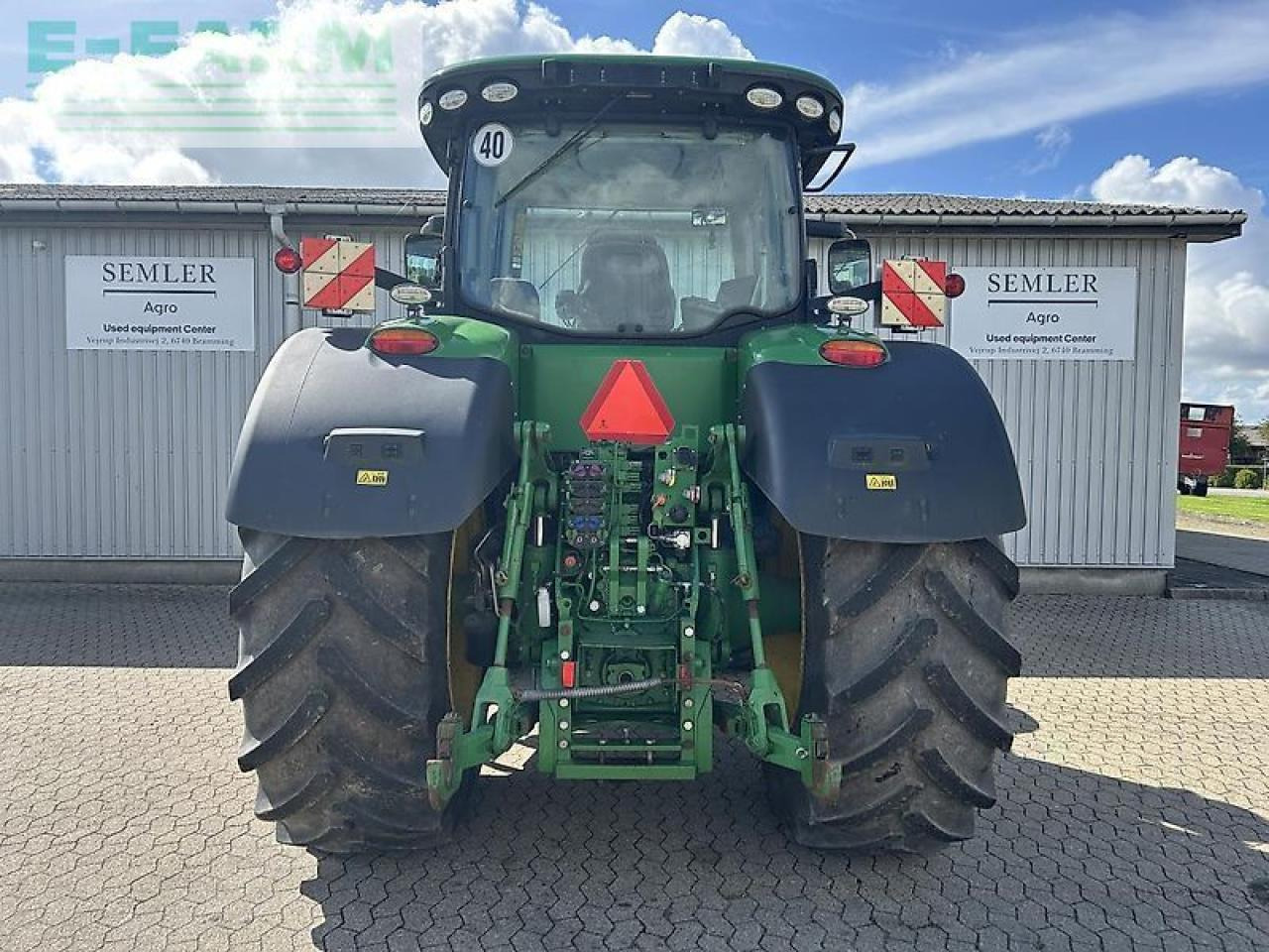 Farm tractor John Deere 8320r: picture 13