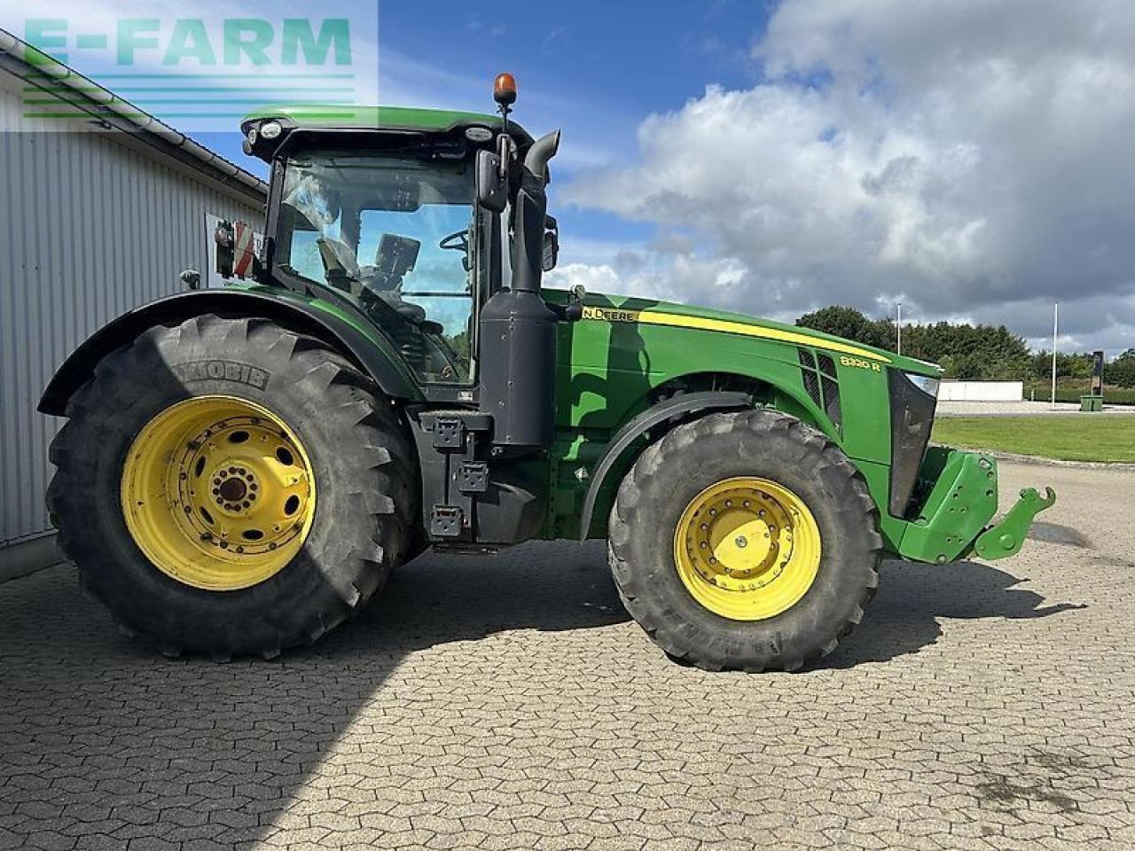Farm tractor John Deere 8320r: picture 11