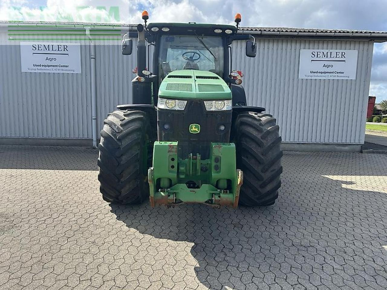 Farm tractor John Deere 8320r: picture 9