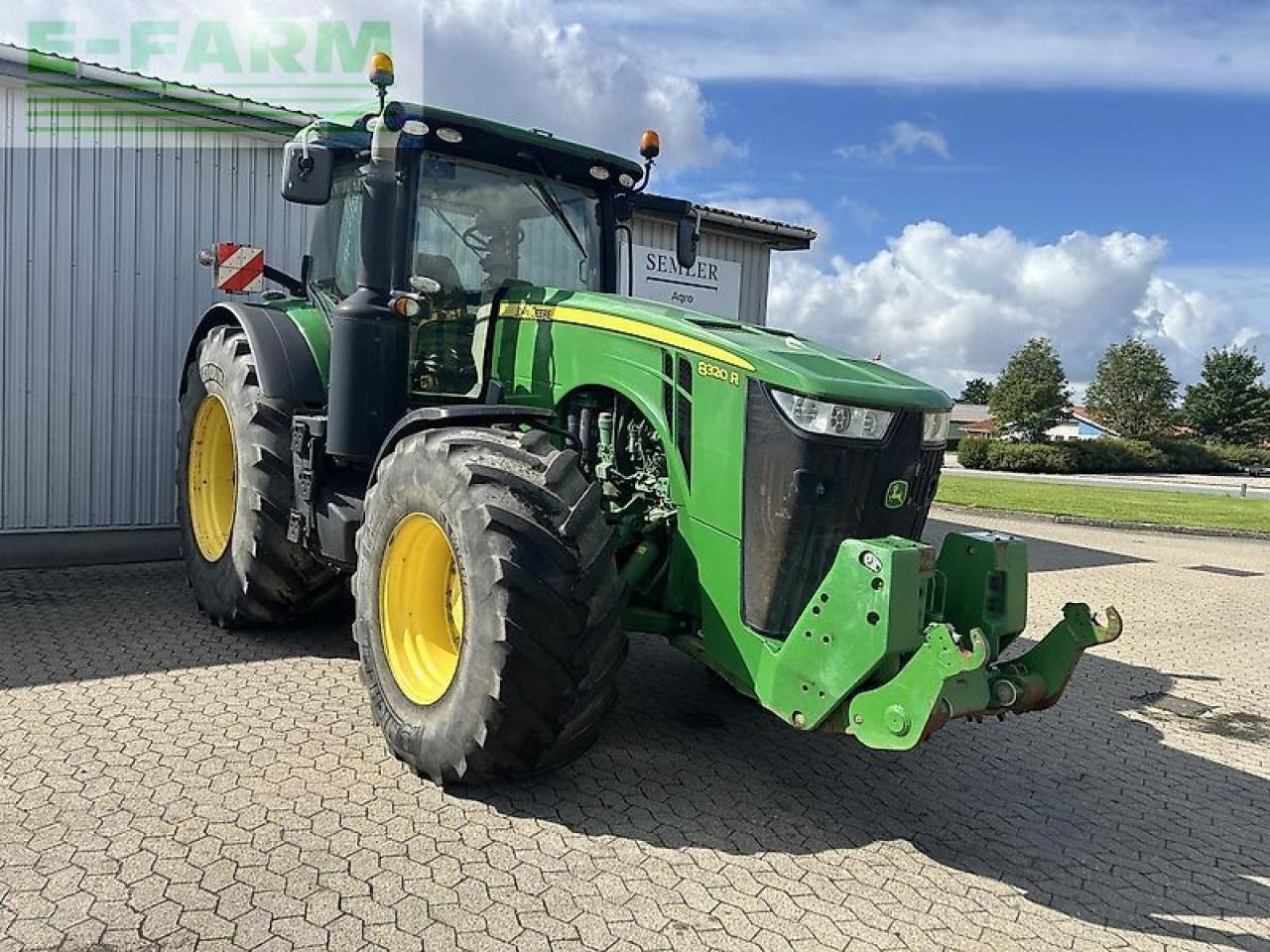 Farm tractor John Deere 8320r: picture 10