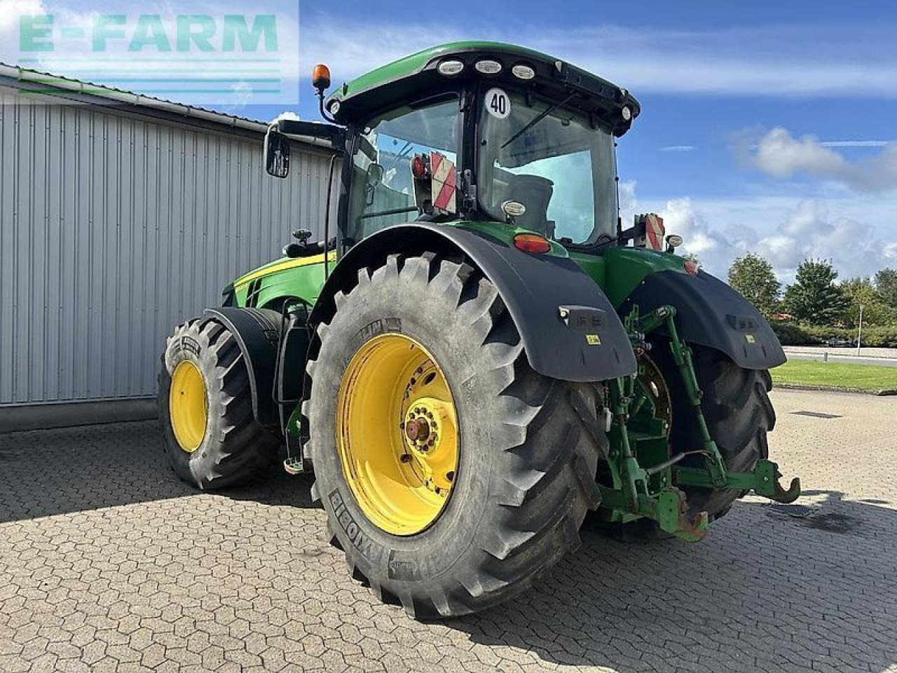 Farm tractor John Deere 8320r: picture 12