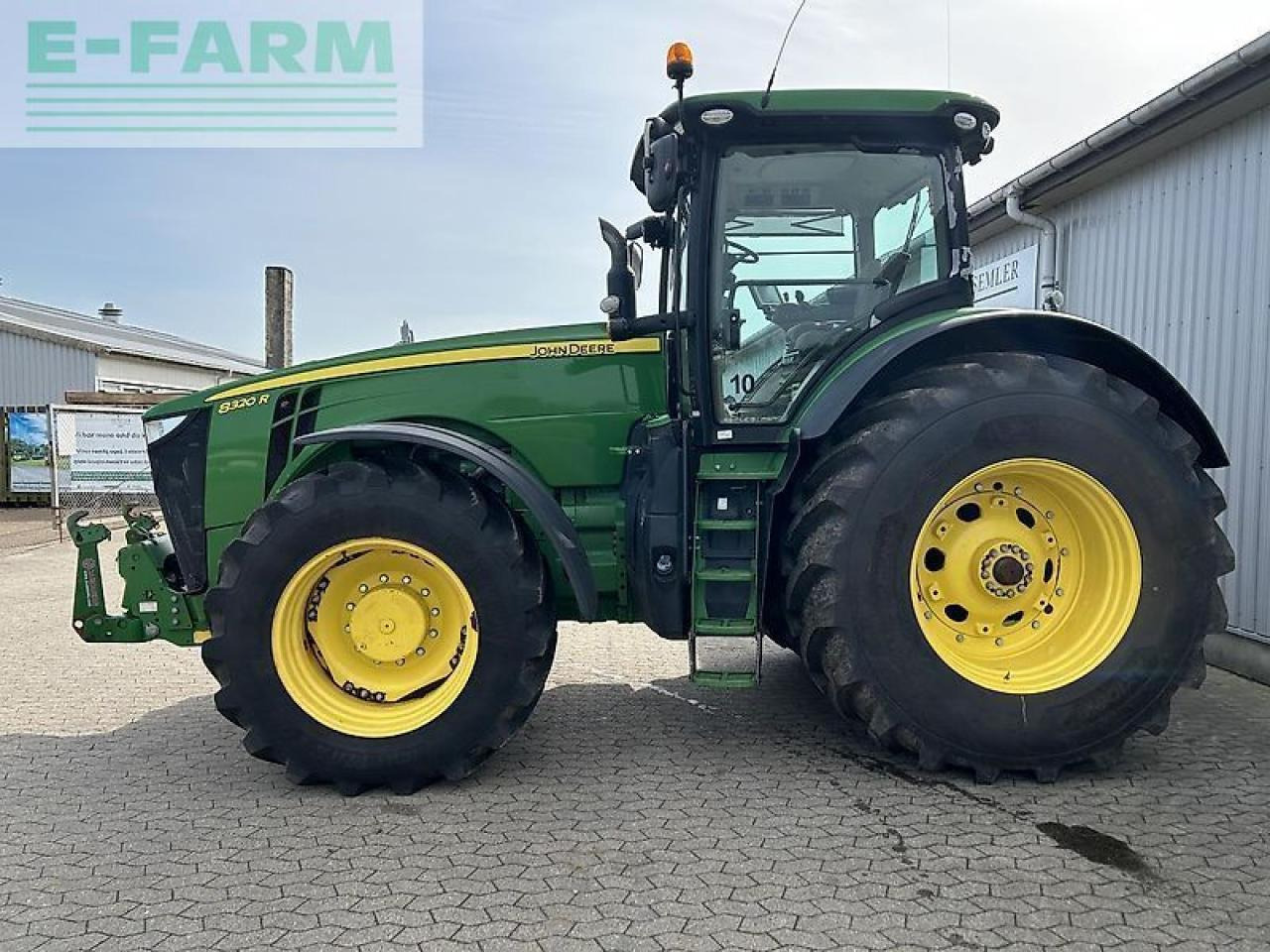 Farm tractor John Deere 8320r: picture 10