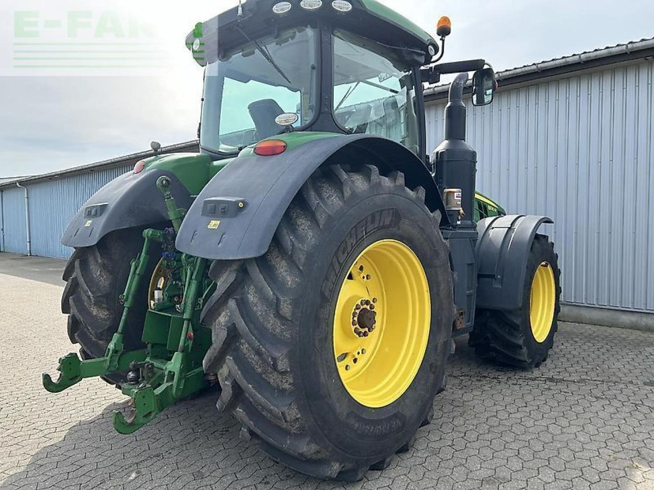 Farm tractor John Deere 8320r: picture 13