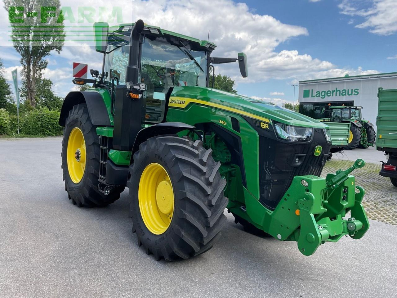 John Deere 8R340 - Farm tractor: picture 4 John Deere 8R340 - Farm tractor: picture 4