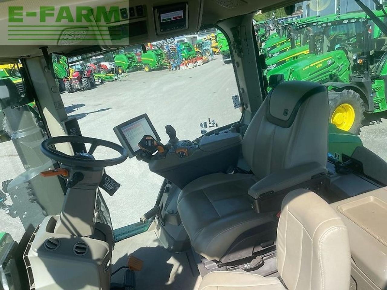 Farm tractor John Deere 8r370 / 8r 370: picture 9