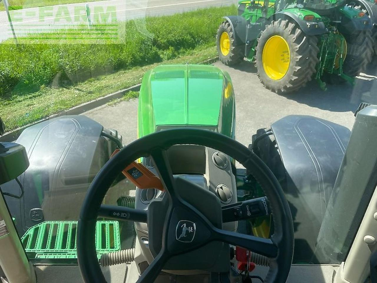 Farm tractor John Deere 8r370 / 8r 370: picture 8