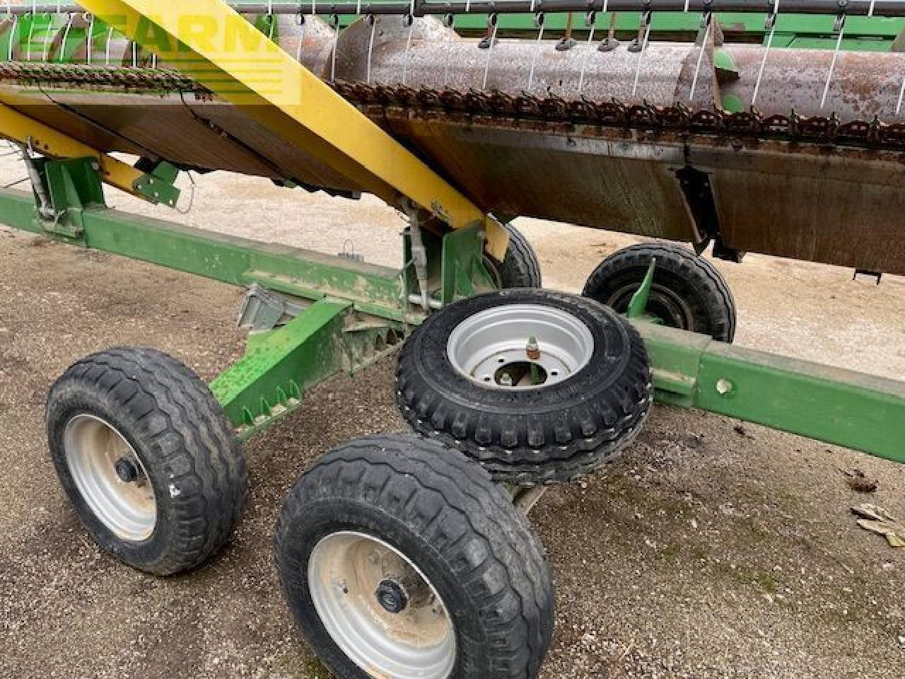 Combine harvester John Deere T670: picture 8