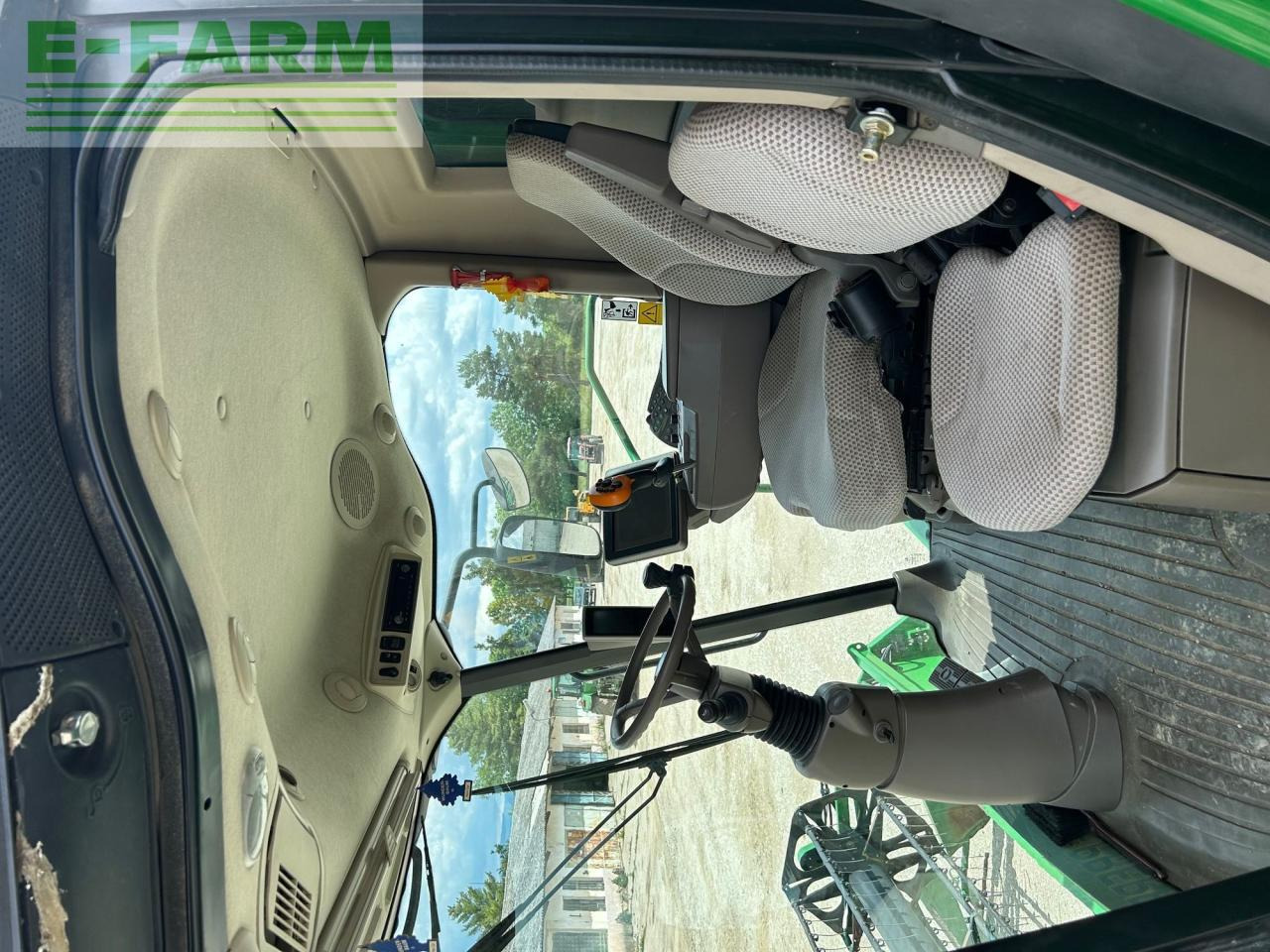 Combine harvester John Deere T670: picture 23