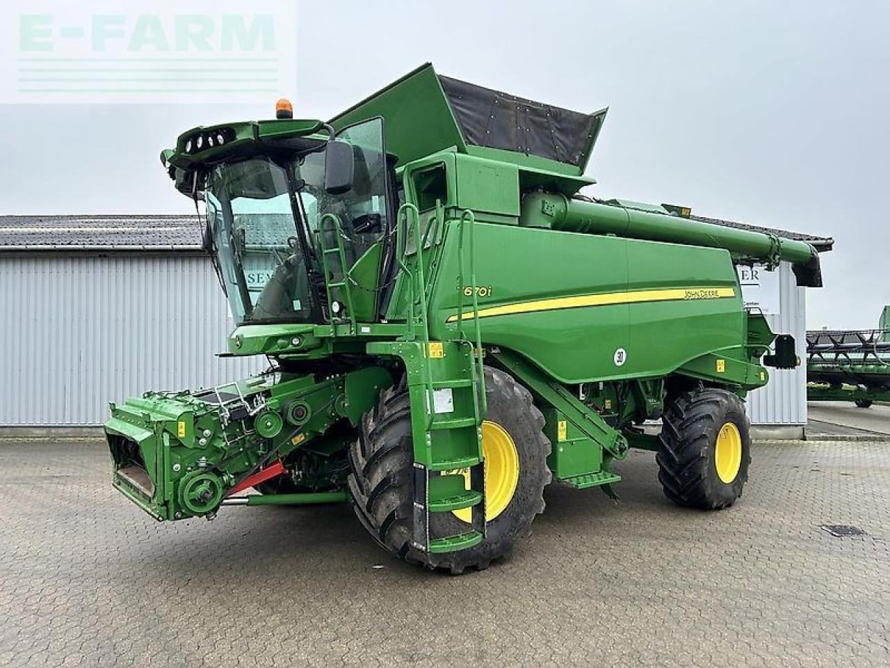 John Deere t670 - Combine harvester: picture 1 John Deere t670 - Combine harvester: picture 1