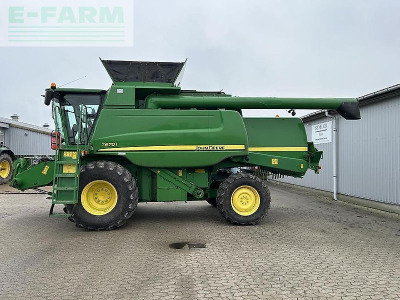 John Deere t670 - Combine harvester: picture 2 John Deere t670 - Combine harvester: picture 2