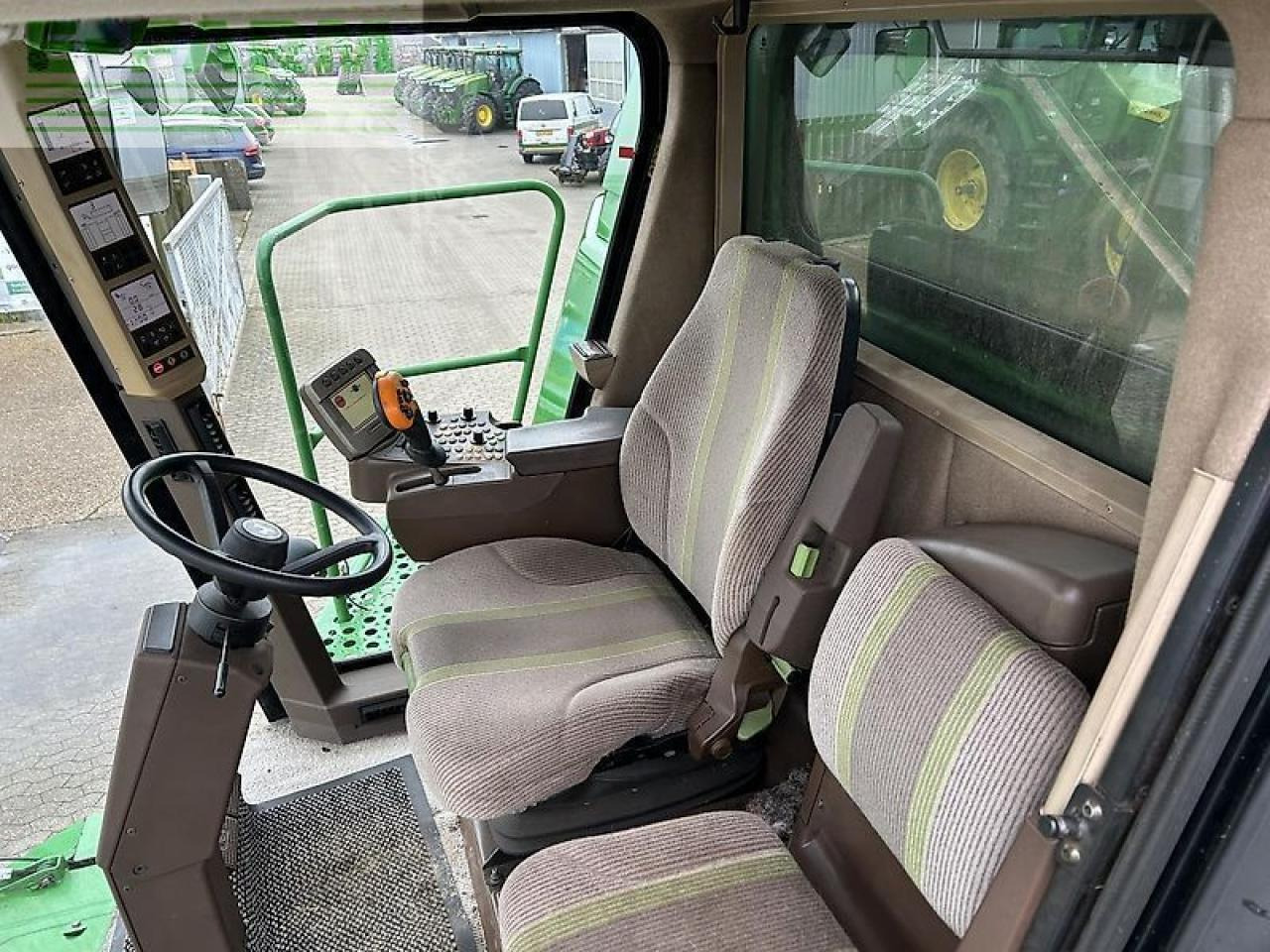 John Deere t670 - Combine harvester: picture 5 John Deere t670 - Combine harvester: picture 5