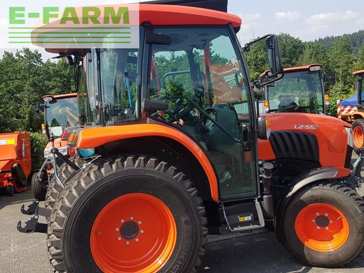 Farm tractor Kubota l2-552: picture 9