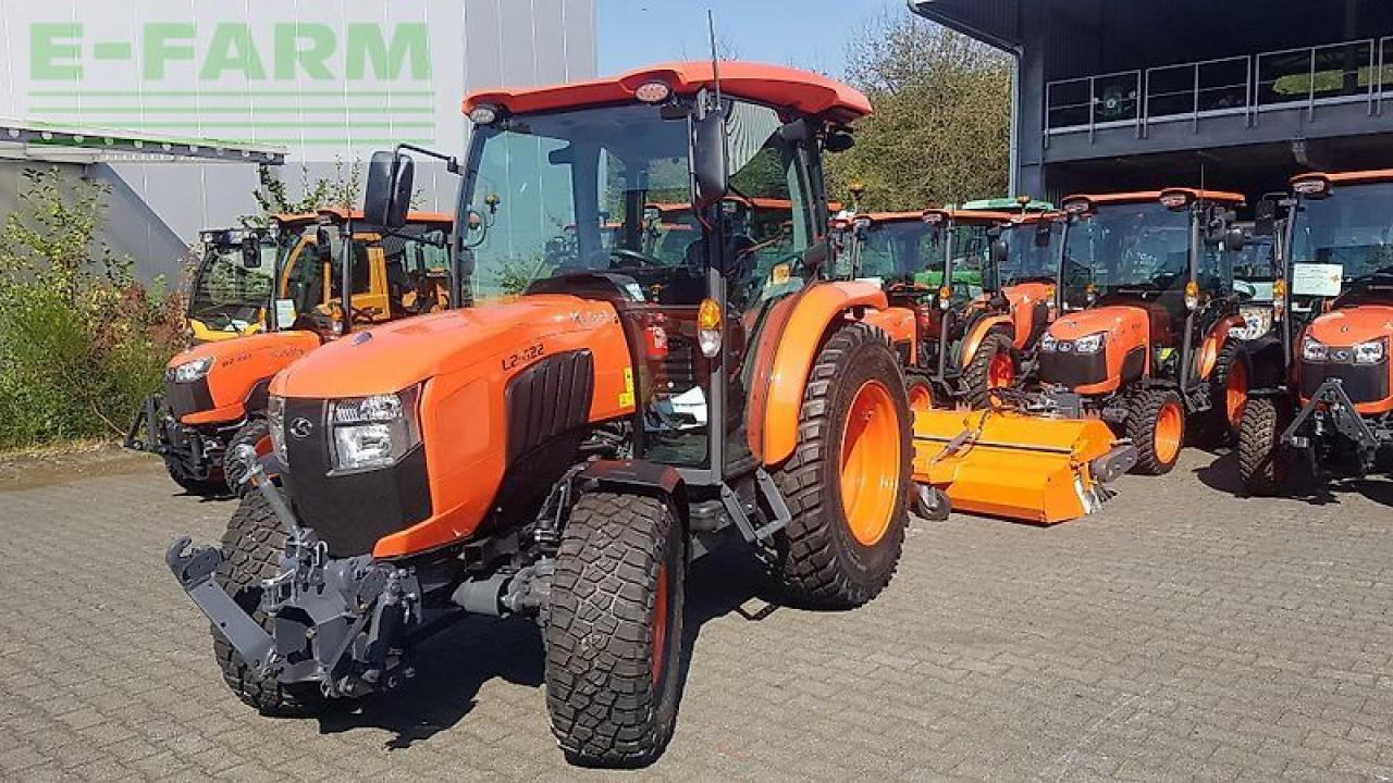 Farm tractor Kubota l2-622h cab: picture 9