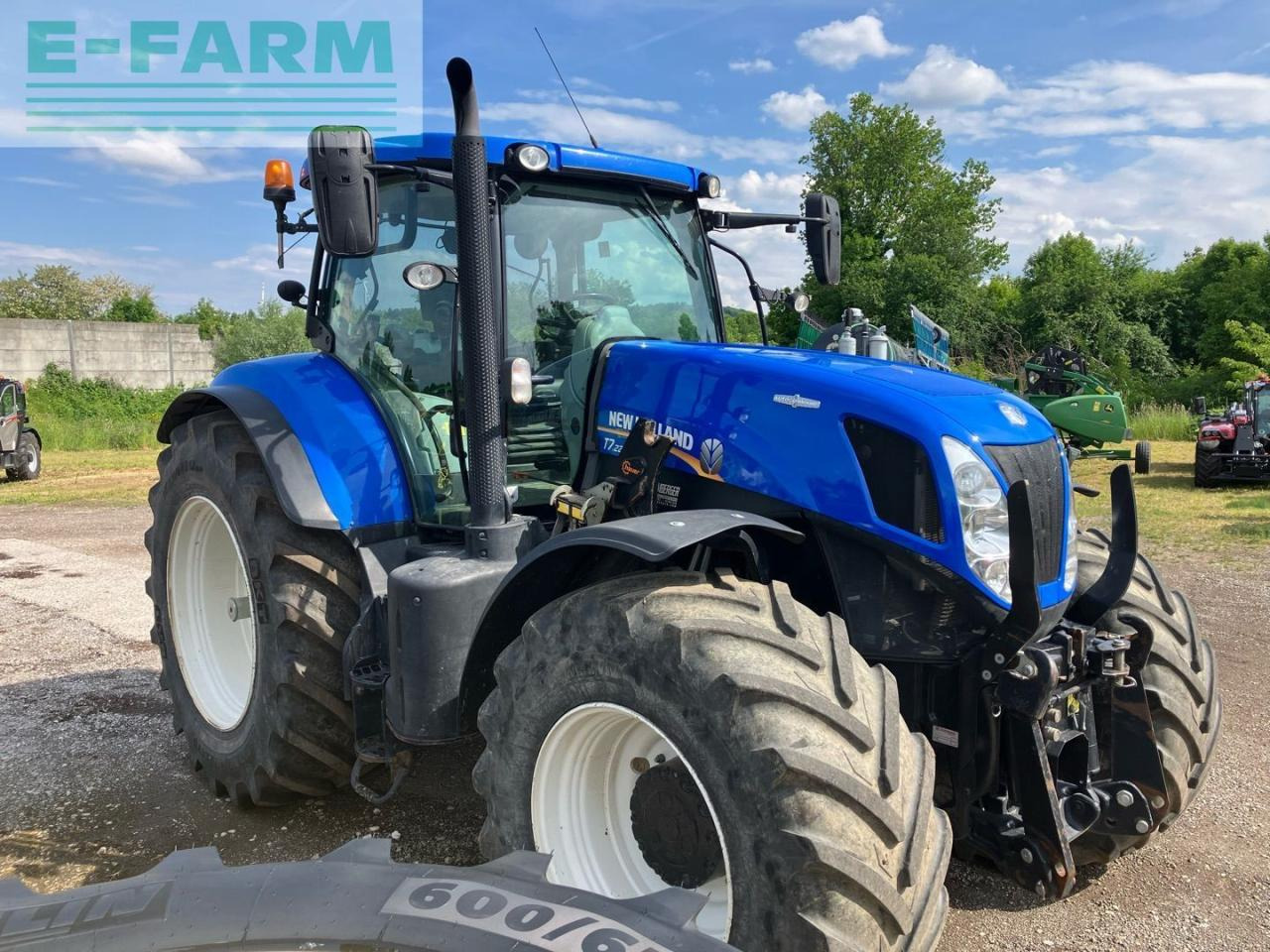 New Holland T7.220 - Farm tractor: picture 4 New Holland T7.220 - Farm tractor: picture 4
