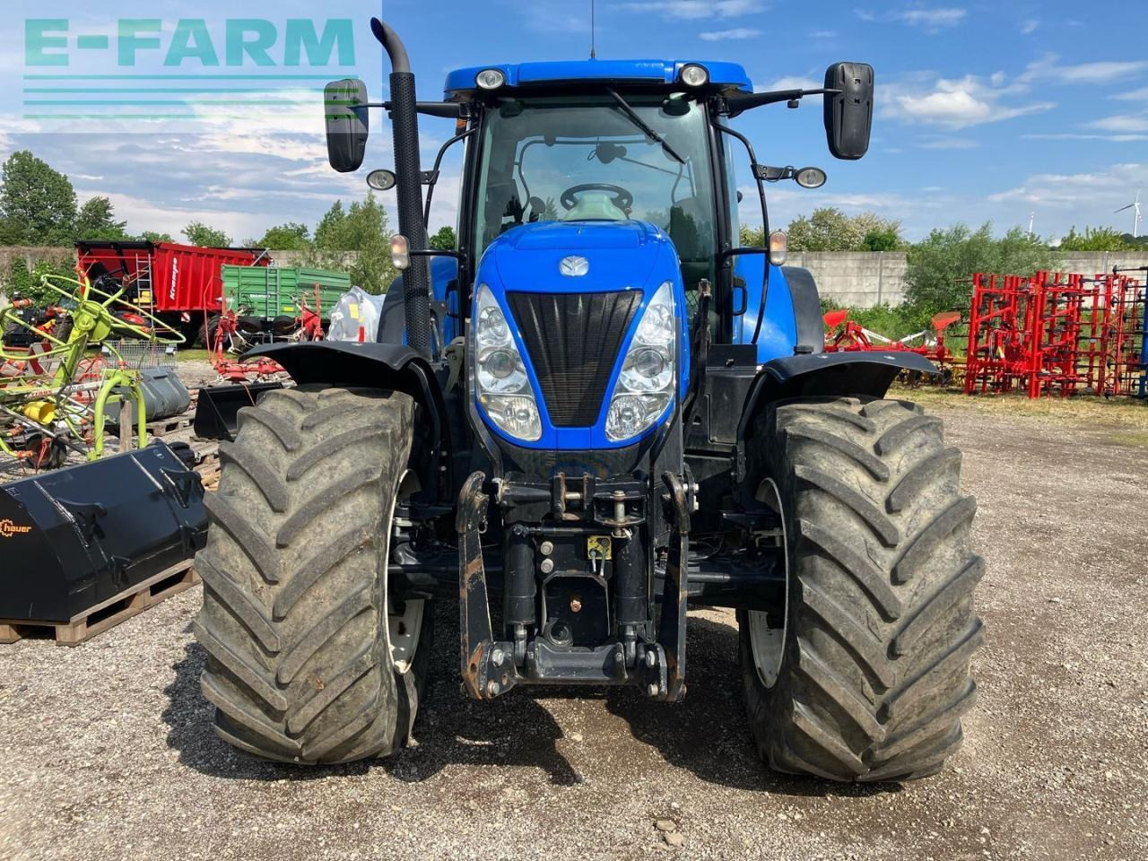 New Holland T7.220 - Farm tractor: picture 3 New Holland T7.220 - Farm tractor: picture 3